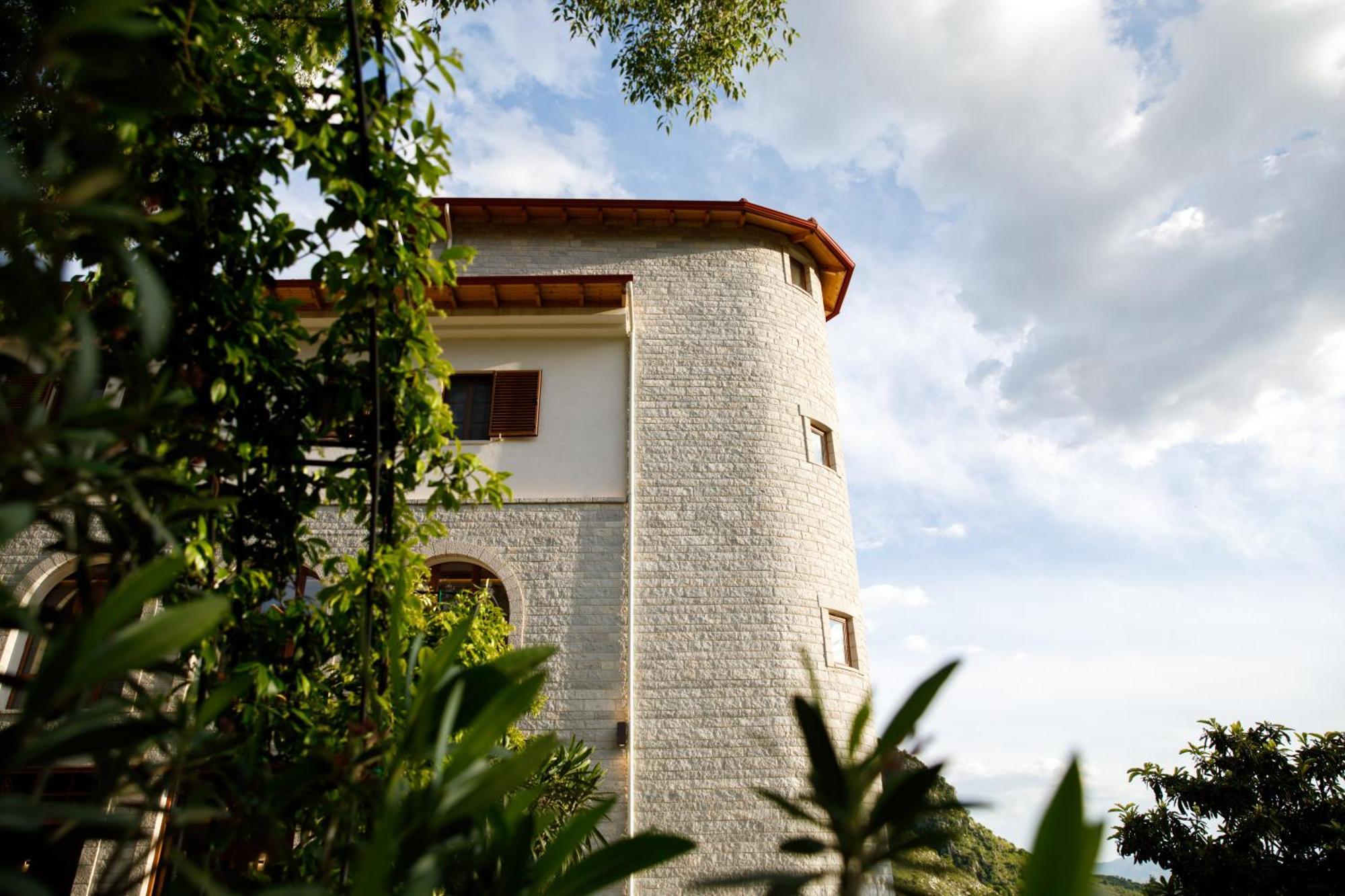 Bujtina Sophie Hotel Libohove Exterior photo
